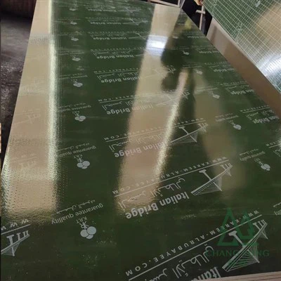 निर्माण फिल्म ने प्लाईवुड का सामना किया